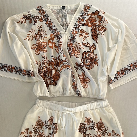 SHEIN VCAY Floral Print Batwing Sleeve Blouse and Shorts size XL EUC - Picture 4 of 12